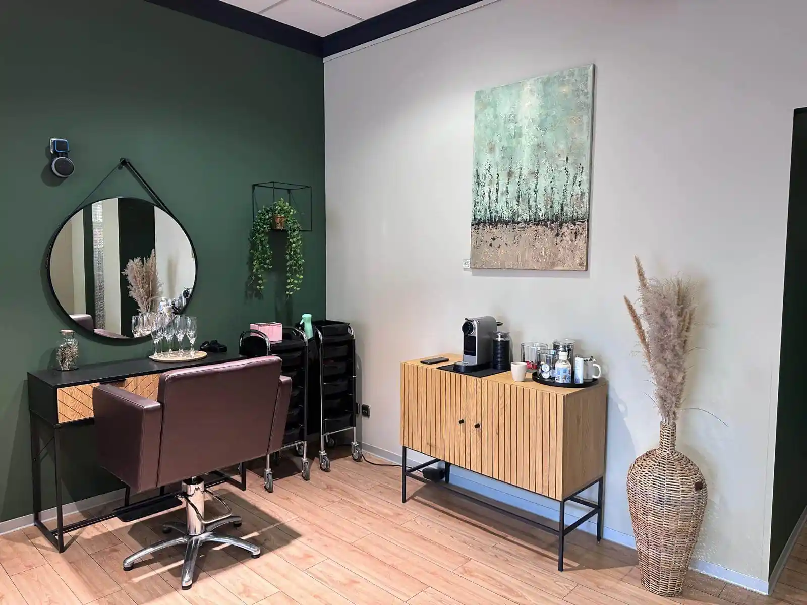 KAMM & KUNST - Exklusiver Premium-Friseursalon in Brühl mit moderner Einrichtung, professioneller Haarschnitt- und Colorationsexpertise